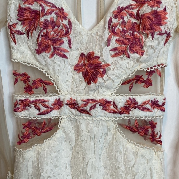 MISSGUIDED | Unique Tulle embroidered lace long sleeve cocktail dress - US4 - Picture 4 of 6